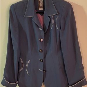 Good Looking Zelda Vintage Style With Contrasting Detail.